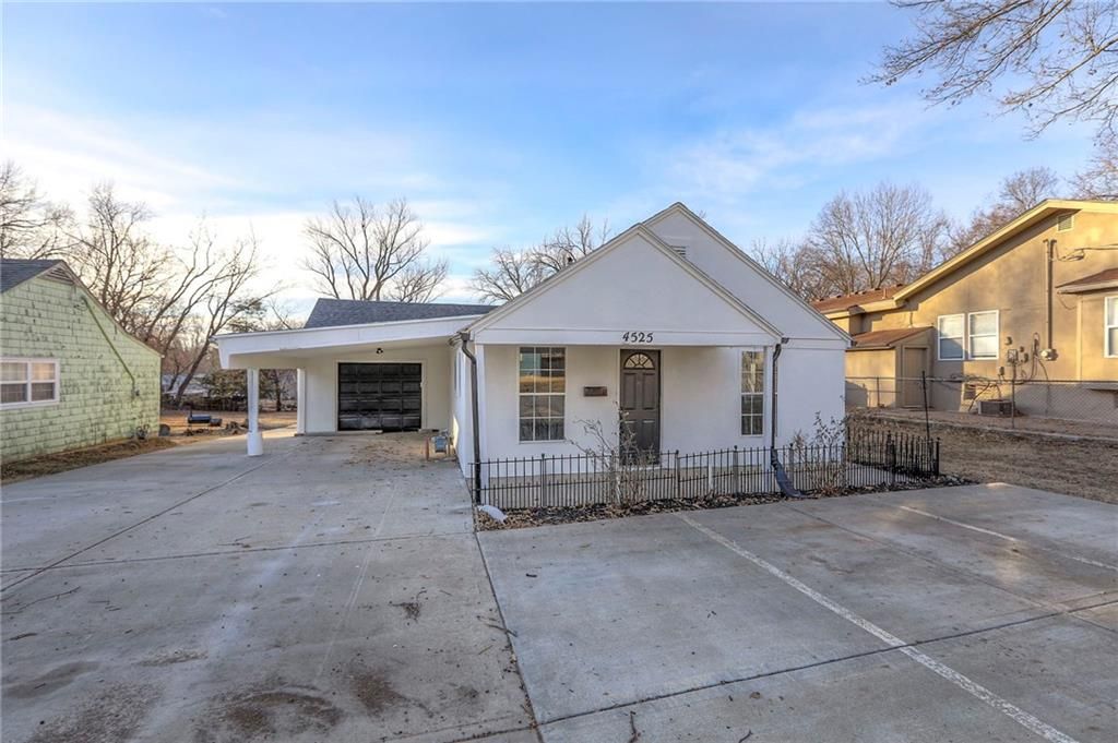 Photo of 4525 Cleveland Avenue, Kansas City, KS 66104 (MLS # 2597087)