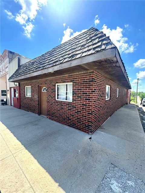 24 W 4th Street Grant City MO 64456