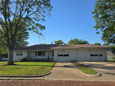 Photo of 223 W 9th Street, Fort Scott, KS 66701 (MLS # 2620754)