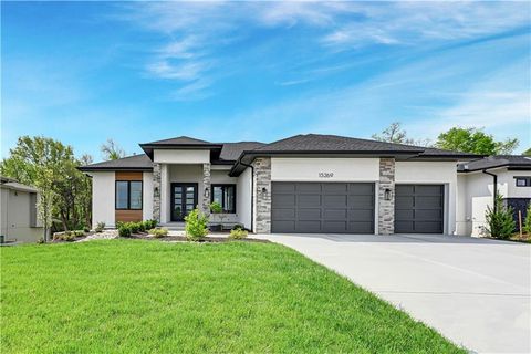 Photo of 15269 W 162nd Street, Olathe, KS 66062 (MLS # 2584370)