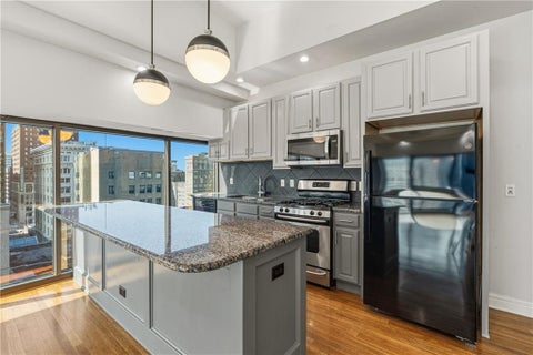 Photo of 1101 Walnut Street #907, Kansas City, MO 64106 (MLS # 2647608)