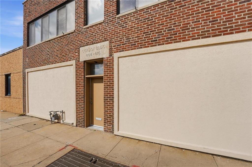 808 E 10th Street