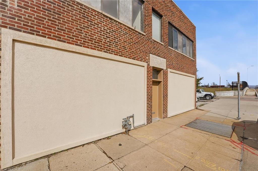 808 E 10th Street