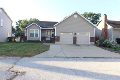 Photo of 136 E Nelson Circle, Olathe, KS 66061 (MLS # 2578854)