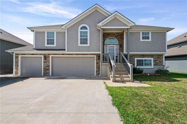 11331 YECKER AVE, KANSAS CITY, KS 66109 - Image 3a7254f1bf9e345c421d00a25a5d9a32/2327387393