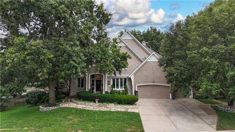 Photo of 8512 W 139th Street, Overland Park, KS 66223 (MLS # 2642203)