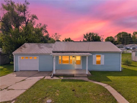 Photo of 411 Grandview Street, Richmond, MO 64085 (MLS # 2644049)