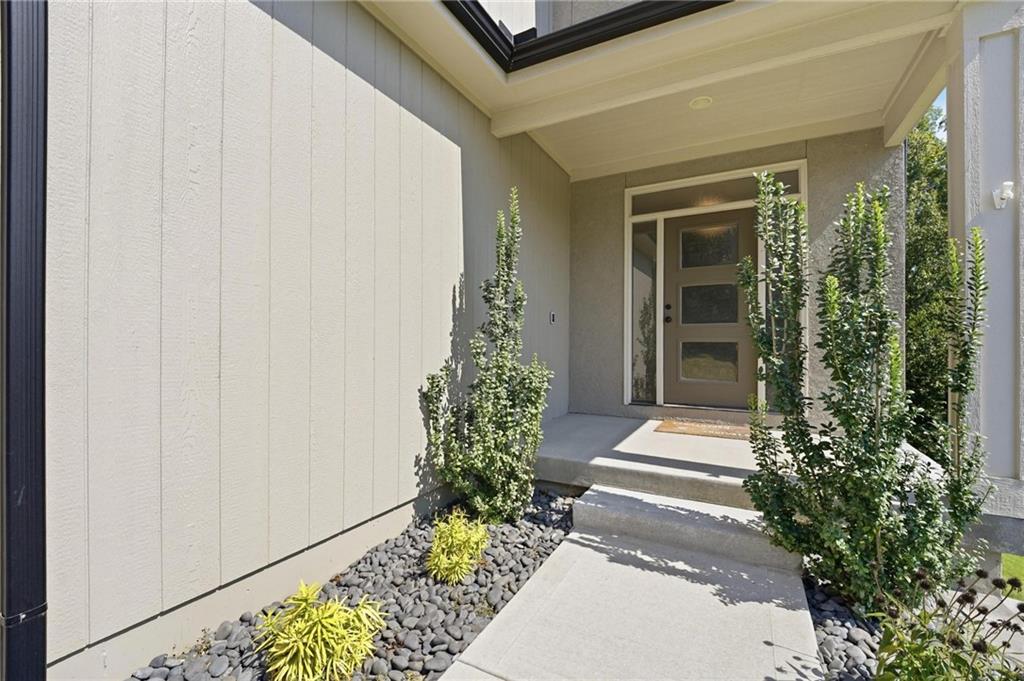 5805 Thousand Oaks Drive