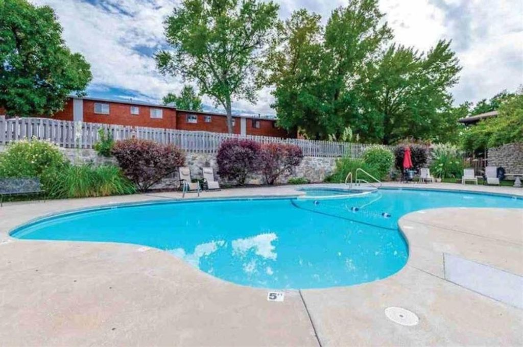 Photo of 423 W 104th Street #C, Kansas City, MO 64114 (MLS # 2614996)