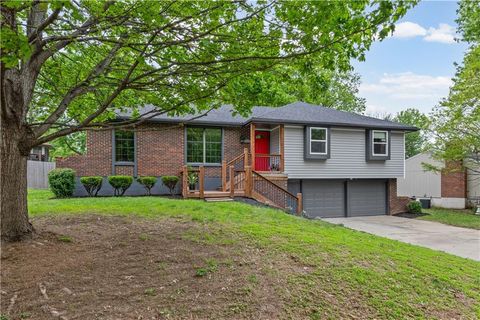 Photo of 3609 NE Chapel Drive, Lees Summit, MO 64064 (MLS # 2616251)