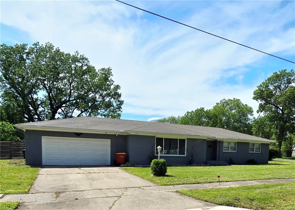 Photo of 2007 N Michigan Street, Pittsburg, KS 66762 (MLS # 2618439)