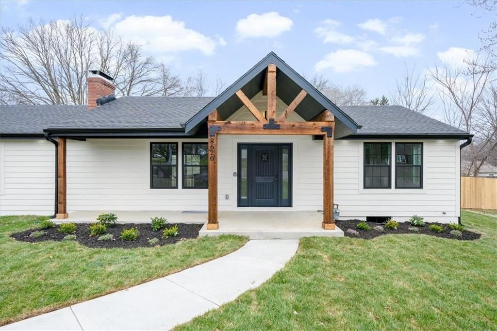 Photo of 8620 W 75th Street, Overland Park, KS 66204 (MLS # 2608753)