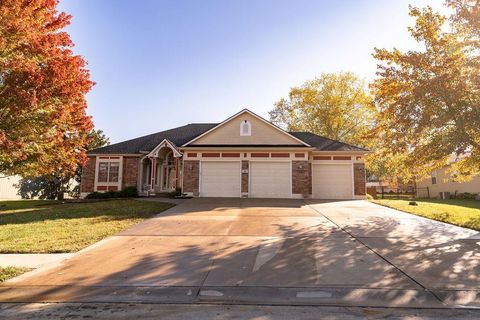 Photo of 301 Leah Lane, Harrisonville, MO 64701 (MLS # 2584576)