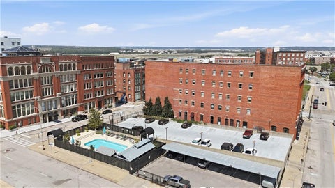 Photo of 609 Central Street #1306, Kansas City, MO 64105 (MLS # 2638440)