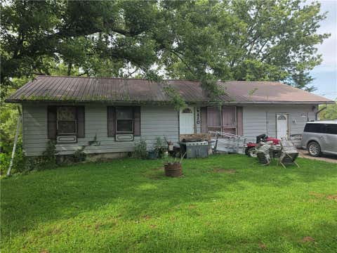 Photo of 610 W Lincoln Street, Carrollton, MO 64633 (MLS # 2638187)