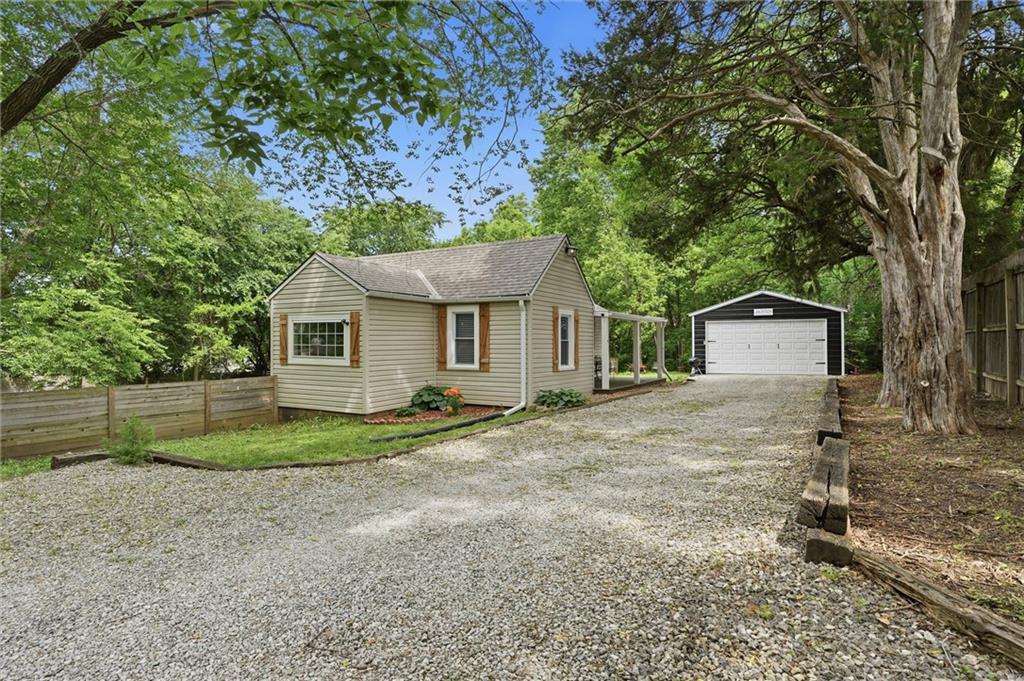 301 SE Moreland School Road