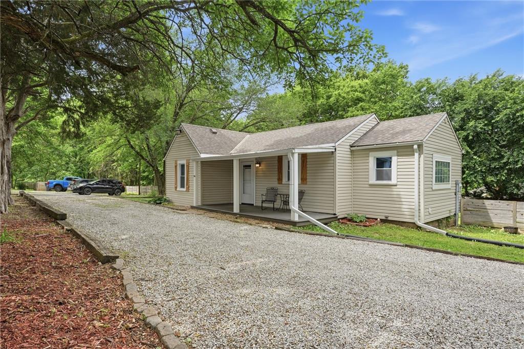 301 SE Moreland School Road