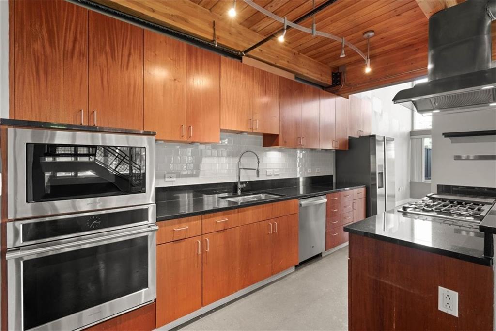 210 W 5th Street 101