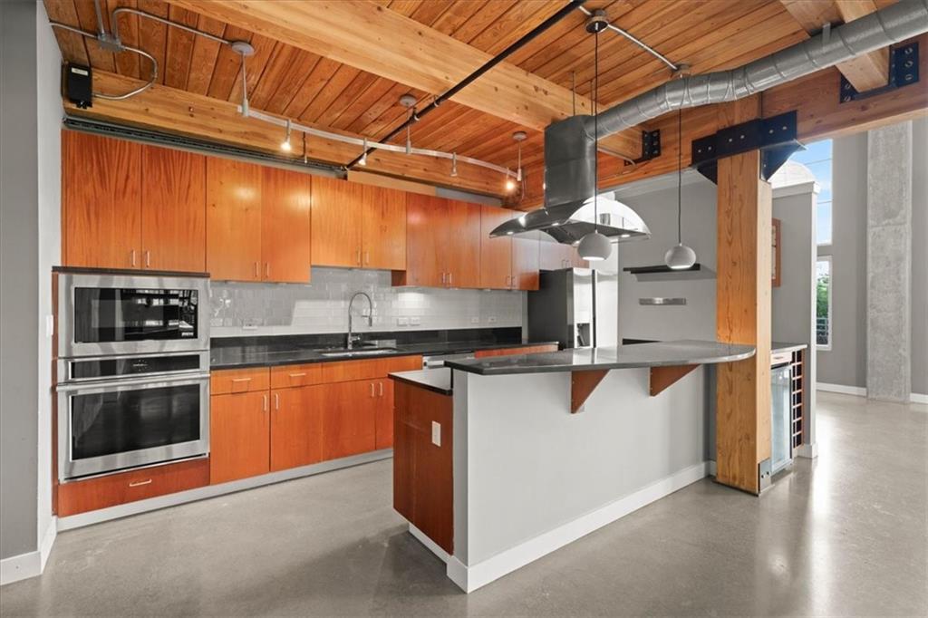 210 W 5th Street 101