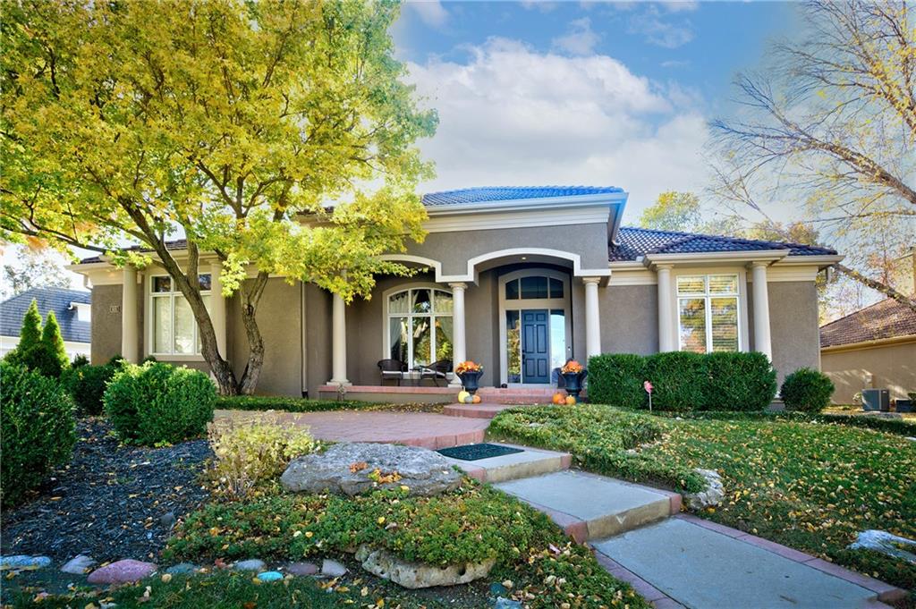 609 NE Lake Pointe Drive