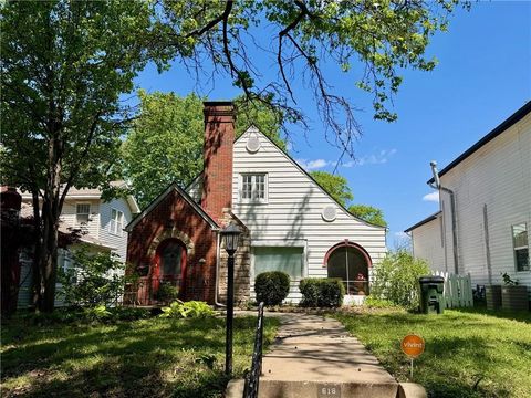 Photo of 616 Chestnut Street, Leavenworth, KS 66048 (MLS # 2616964)
