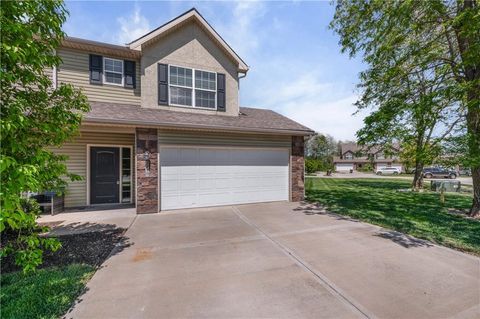 Photo of 3850 NW 94th Street, Kansas City, MO 64154 (MLS # 2619054)