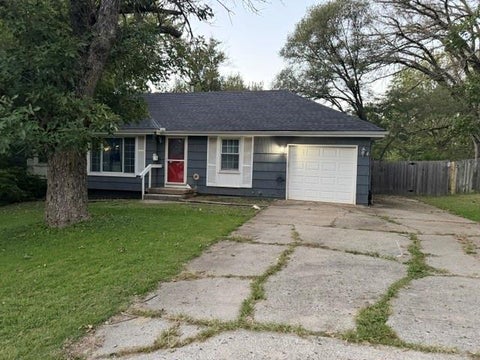 Photo of 6310 E 102nd Street, Kansas City, MO 64134 (MLS # 2645683)