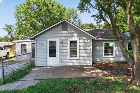 Photo of 216 S Hunter Street, Independence, MO 64050 (MLS # 2636016)
