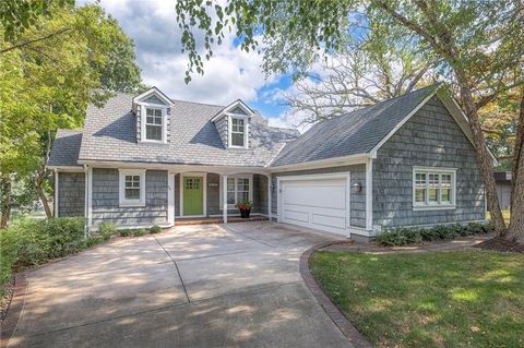 424 South Shore Drive Lake Winnebago MO 64034