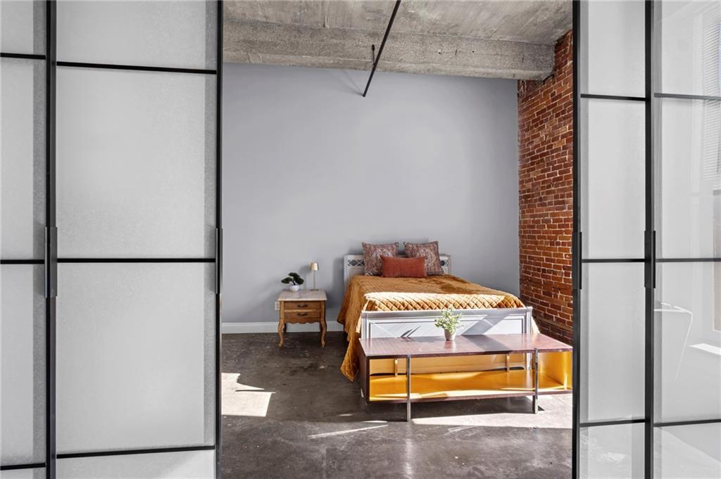 113 W 5th Street 208