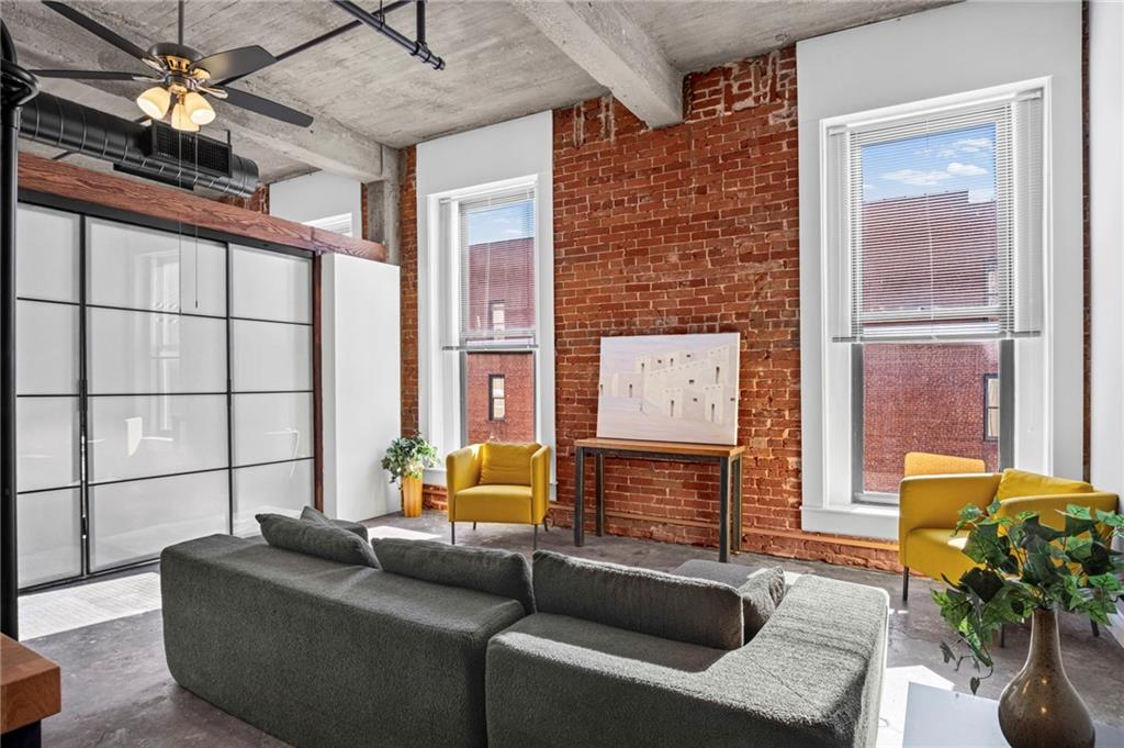 113 W 5th Street 208