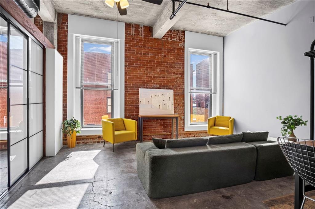 113 W 5th Street 208