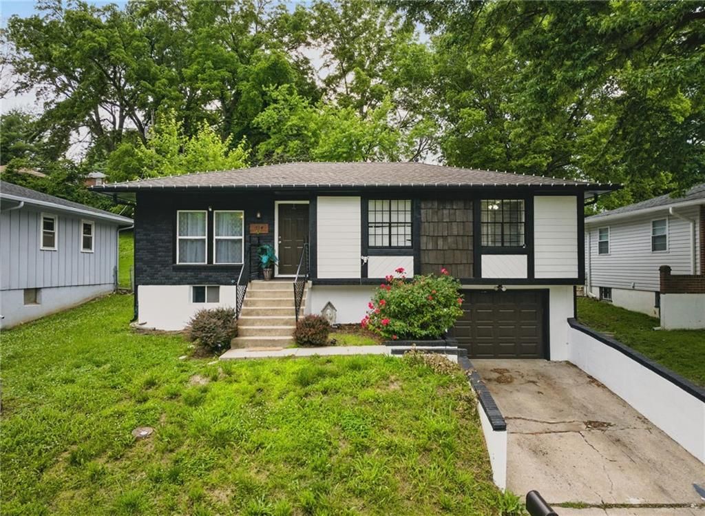 Photo of 314 N Forest Avenue, Sugar Creek, MO 64054 (MLS # 2596875)