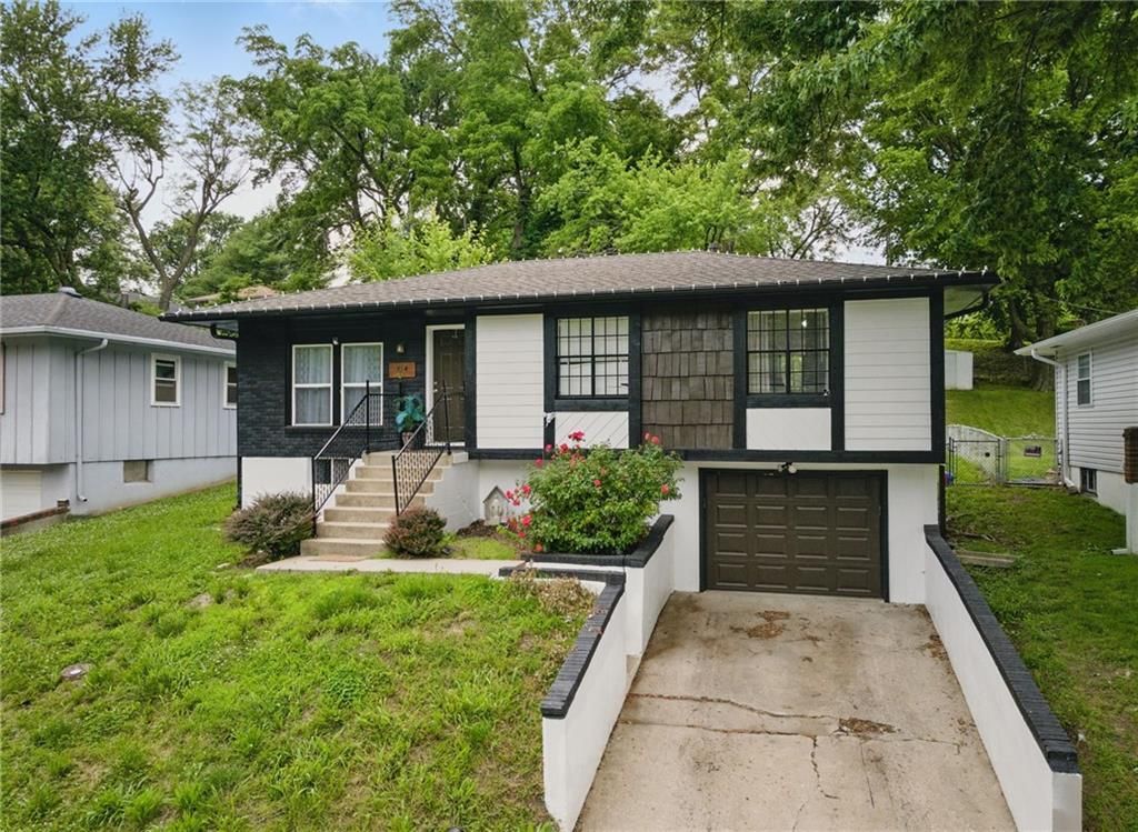 Photo of 314 N Forest Avenue, Sugar Creek, MO 64054 (MLS # 2596875)