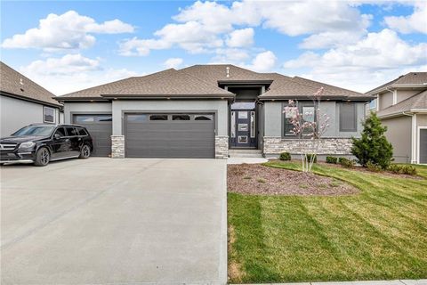 Photo of 17701 Crystal Street, Overland Park, KS 66013 (MLS # 2581463)