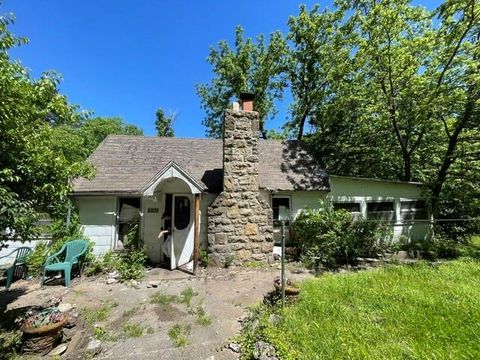 Photo of 3106 E 80th Street, Kansas City, MO 64132 (MLS # 2626925)