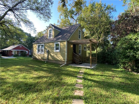 Photo of 1229 S Crisp Street, Independence, MO 64052 (MLS # 2644378)
