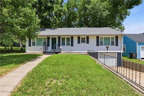Photo of 10516 E 35th Street, Independence, MO 64052 (MLS # 2629939)