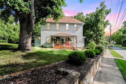 Photo of 324 Harrison Street, Liberty, MO 64068 (MLS # 2588885)