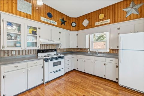 Tiny photo for 324 Harrison Street, Liberty, MO 64068 (MLS # 2588885)