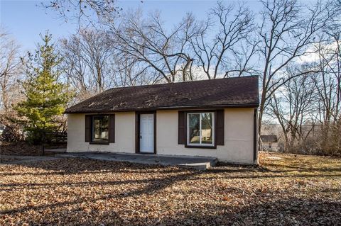 9043 Walnut Street Kansas City MO 64114