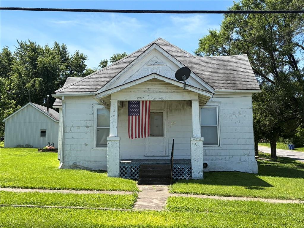 Photo of 312 W Van Buren Street, Gallatin, MO 64640 (MLS # 2627160)