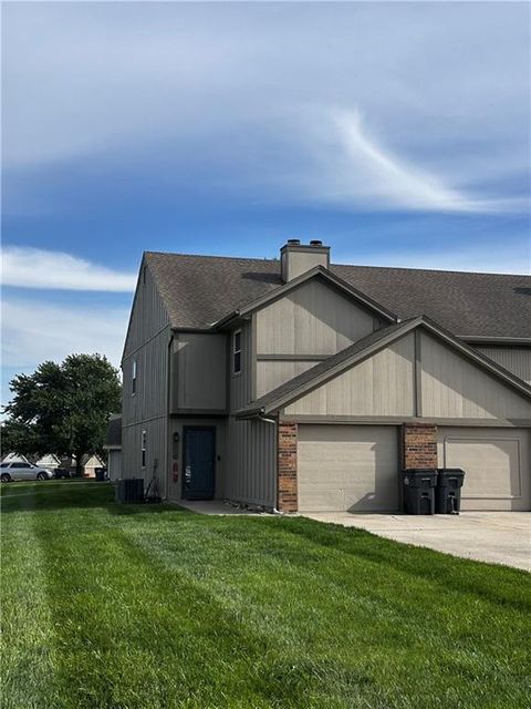 527 NE 6th #A Street Blue Springs MO 64014