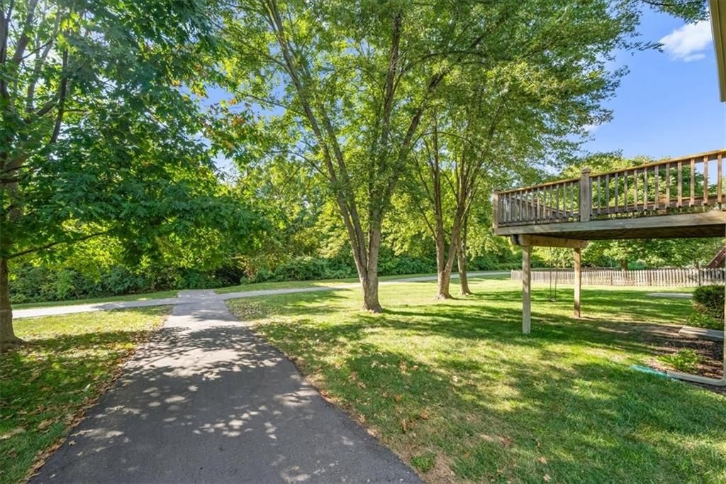 Photo of 1044 Silverleaf Lane, Liberty, MO 64068 (MLS # 2578346)