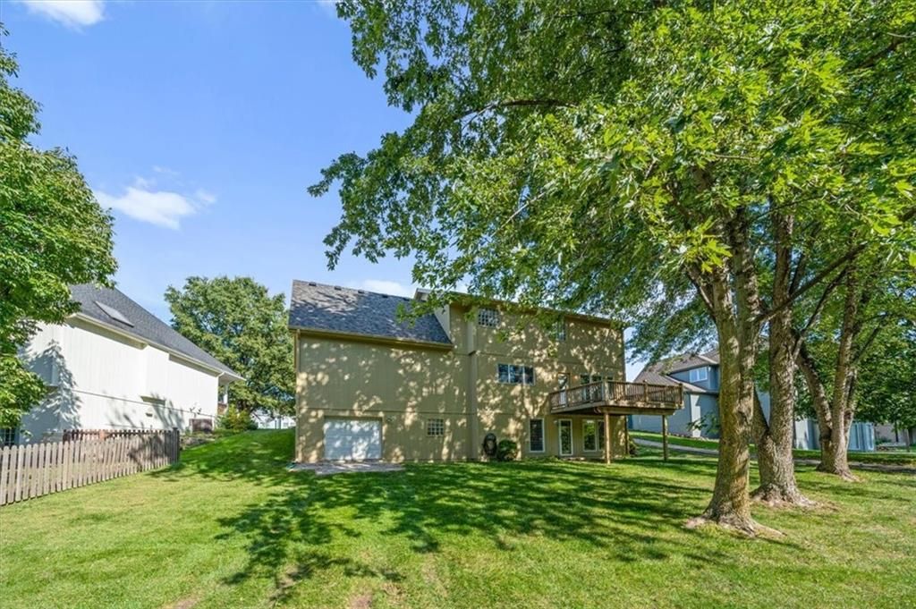 Photo of 1044 Silverleaf Lane, Liberty, MO 64068 (MLS # 2578346)