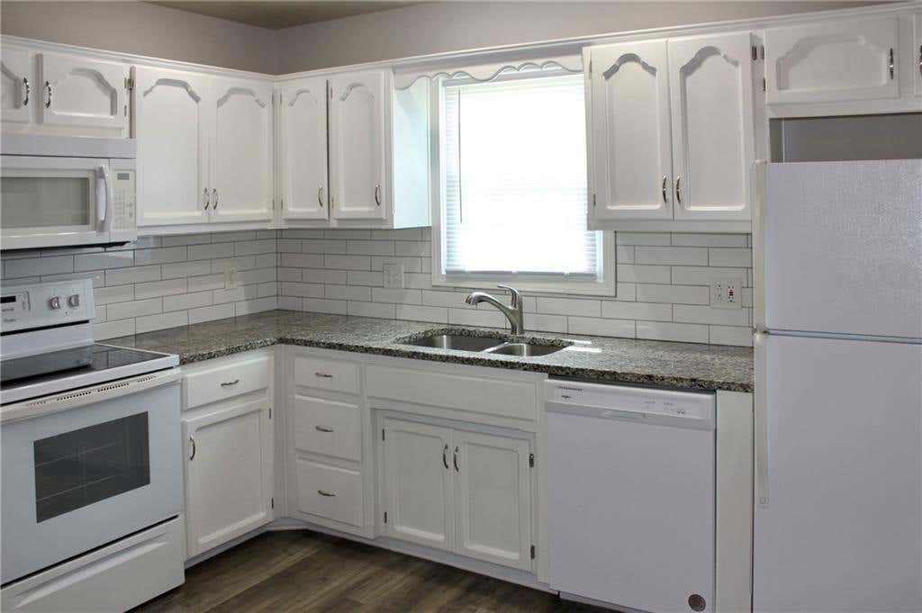 Photo of 418 N Prairie Street, Liberty, MO 64068 (MLS # 2634103)