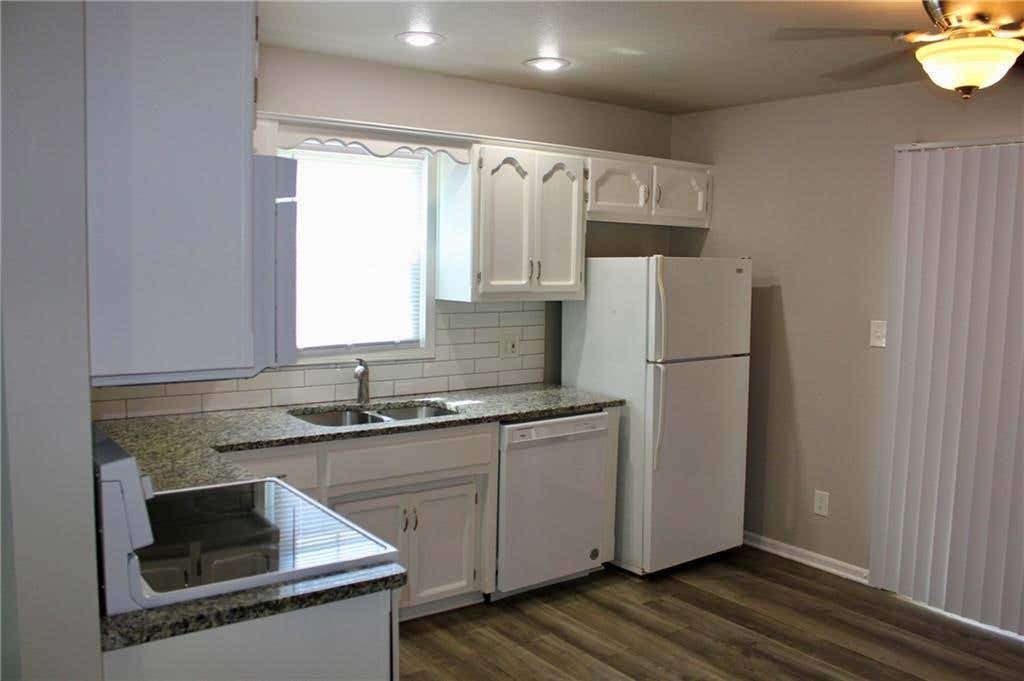 Photo of 418 N Prairie Street, Liberty, MO 64068 (MLS # 2634103)