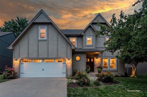 Photo of 11208 W 117th Street, Overland Park, KS 66210 (MLS # 2630212)
