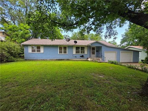 Photo of 210 W Fields Boulevard, El Dorado Springs, MO 64744 (MLS # 2626886)