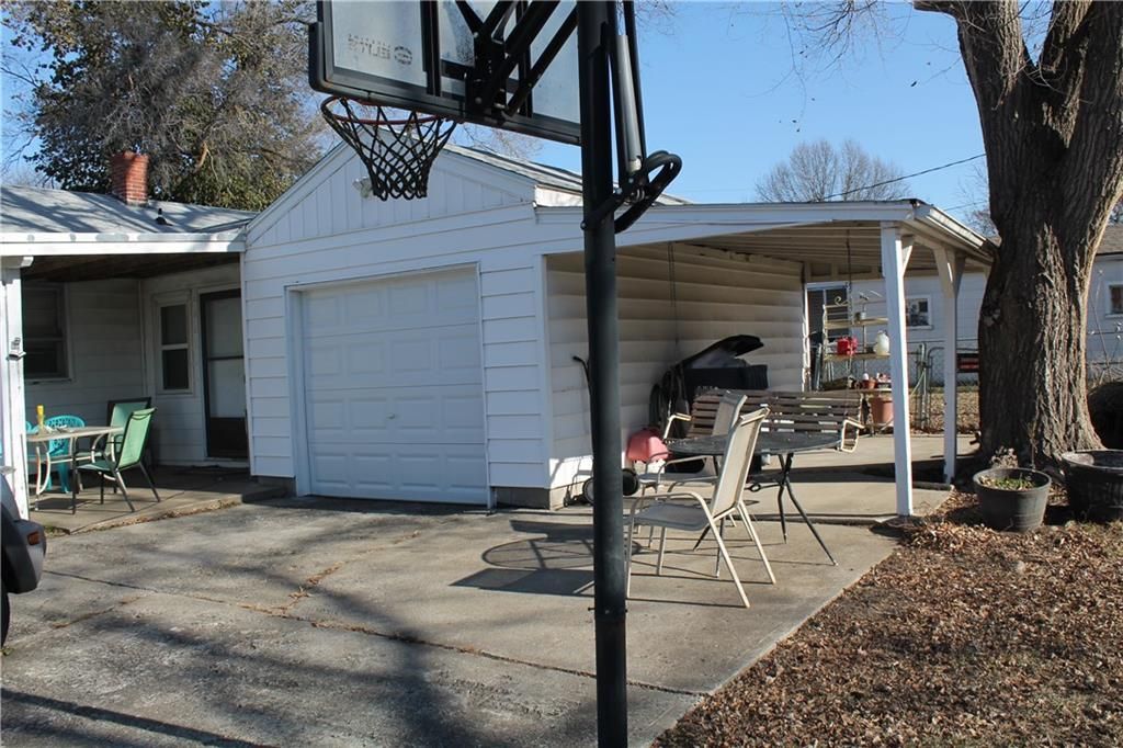 Photo of 305 SW 8th Street, Oak Grove, MO 64075 (MLS # 2592411)